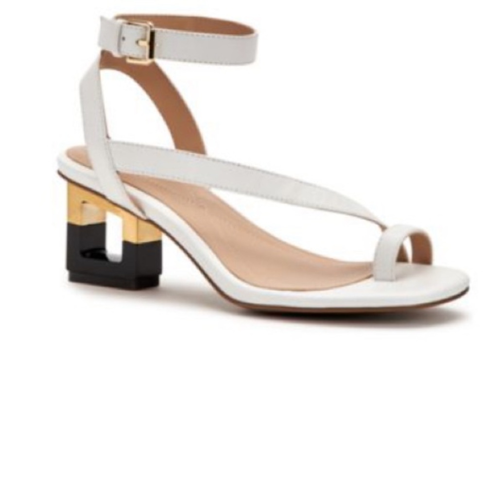 White Alfani heels, sized 8.5